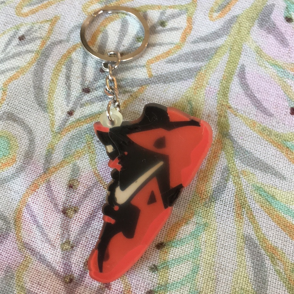 Labron 11 Sneaker Keychain NWT - Picture 3 of 3
